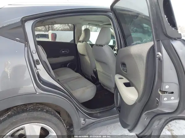 3CZRU6H57KM743599 2019 HONDA HR-V - Image 8