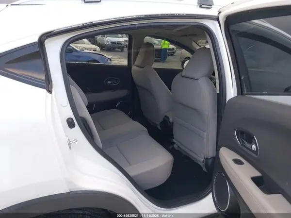 3CZRU6H57NM765574 2022 HONDA HR-V - Image 8