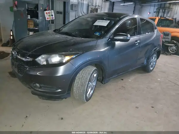 3CZRU6H58HM702813 2017 HONDA HR-V - Image 2