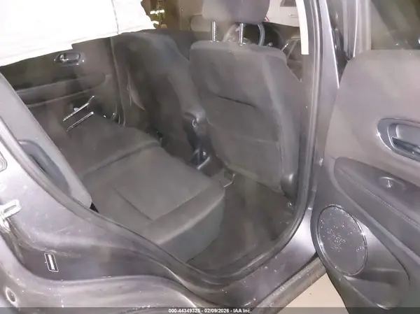 3CZRU6H58HM702813 2017 HONDA HR-V - Image 8