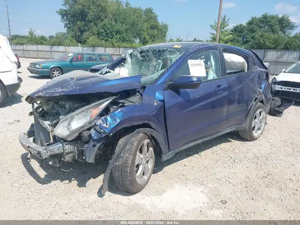 3CZRU6H58HM712631 2017 HONDA HR-V - Image 2