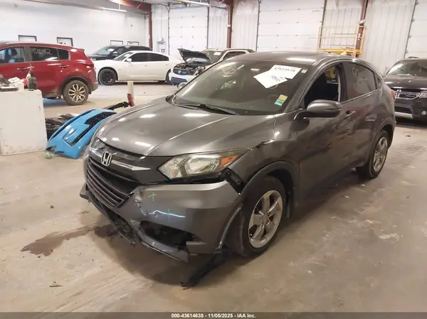 3CZRU6H58HM728800 2017 HONDA HR-V - Image 2