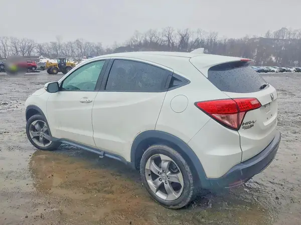 3CZRU6H58HM730367 2017 HONDA HR-V - Image 2