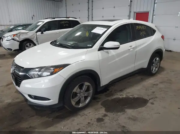 3CZRU6H58HM731793 2017 HONDA HR-V - Image 2