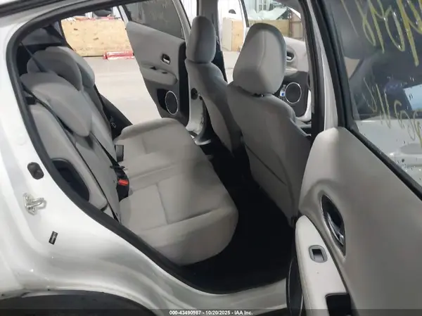 3CZRU6H58HM731793 2017 HONDA HR-V - Image 8