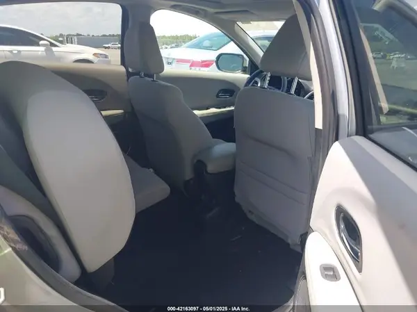 3CZRU6H58JG705165 2018 HONDA HR-V - Image 8