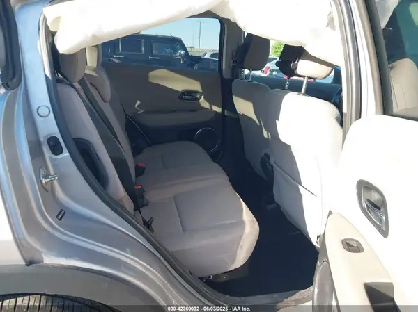 3CZRU6H58JG705490 2018 HONDA HR-V - Image 8