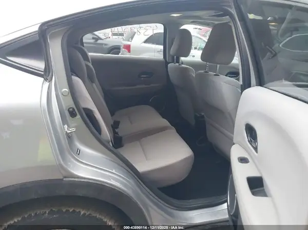 3CZRU6H58JG708101 2018 HONDA HR-V - Image 8
