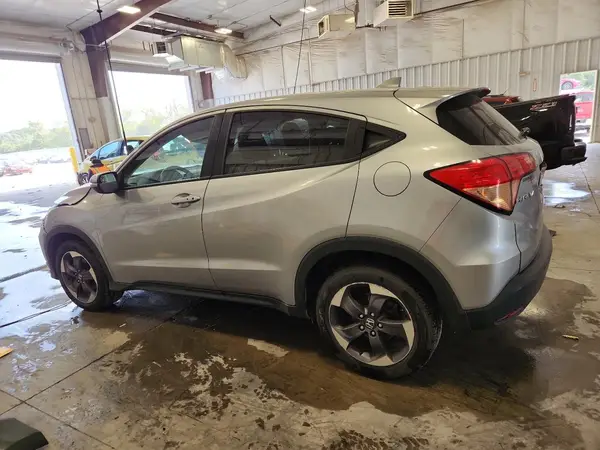 3CZRU6H58JG717204 2018 HONDA HR-V - Image 2