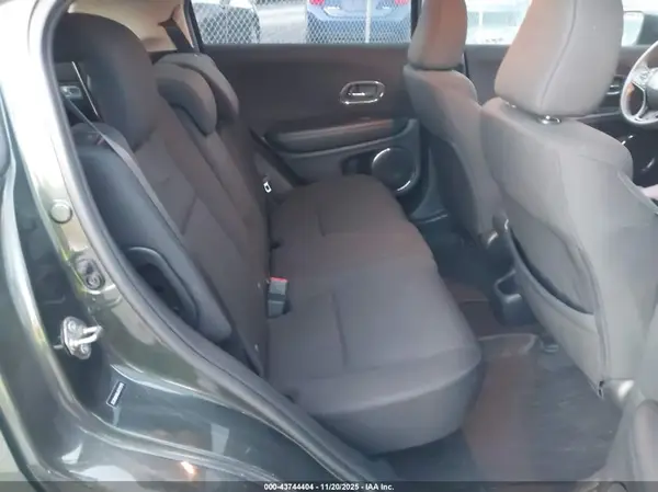 3CZRU6H58JG721575 2018 HONDA HR-V - Image 8