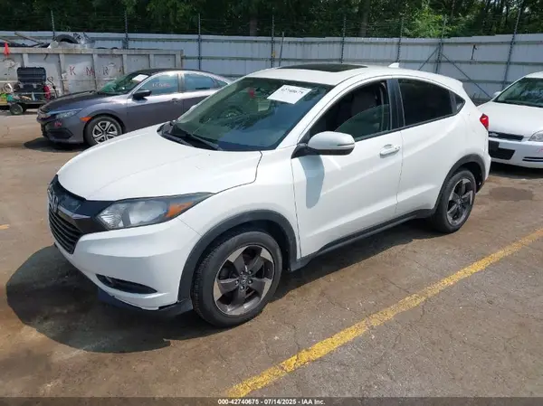 3CZRU6H58JM706902 2018 HONDA HR-V - Image 2