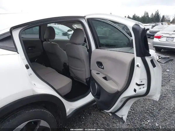 3CZRU6H58JM714840 2018 HONDA HR-V - Image 8