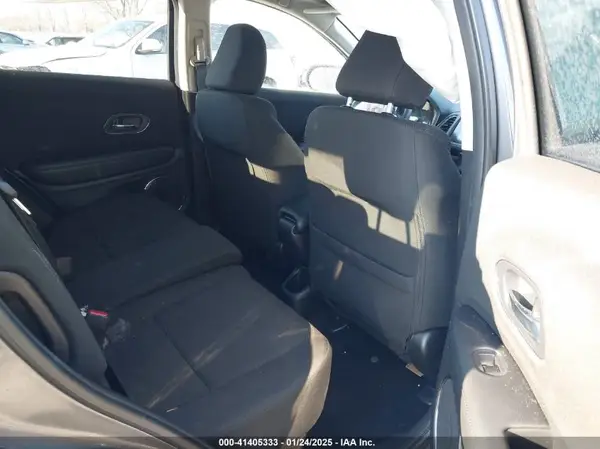 3CZRU6H58JM723800 2018 HONDA HR-V - Image 8