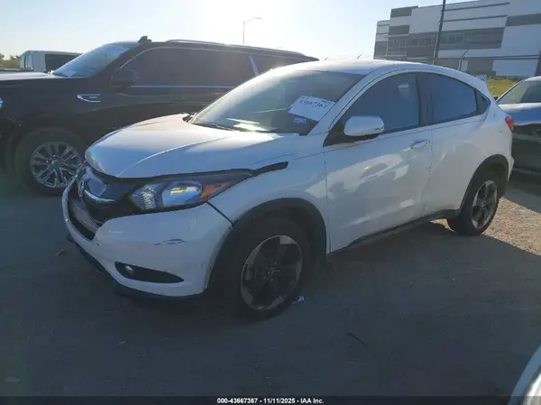 3CZRU6H58JM724946 2018 HONDA HR-V - Image 2