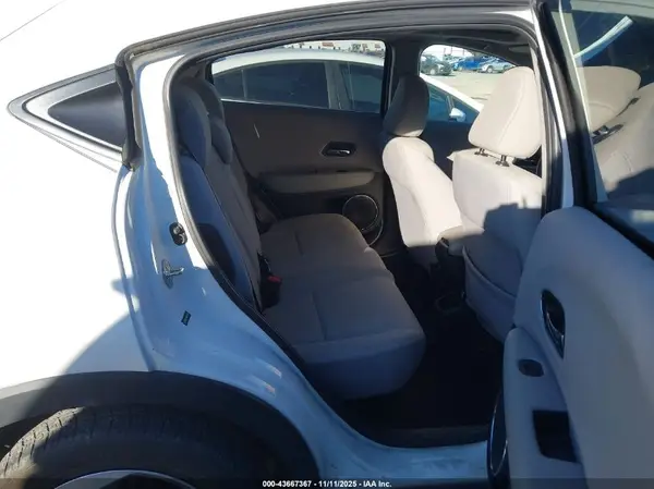 3CZRU6H58JM724946 2018 HONDA HR-V - Image 8
