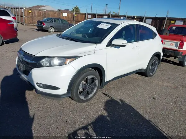 3CZRU6H58JM727040 2018 HONDA HR-V - Image 2