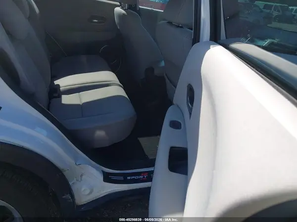3CZRU6H59HM719717 2017 HONDA HR-V - Image 8