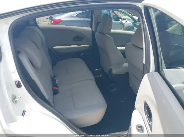 3CZRU6H59HM733939 2017 HONDA HR-V - Image 8