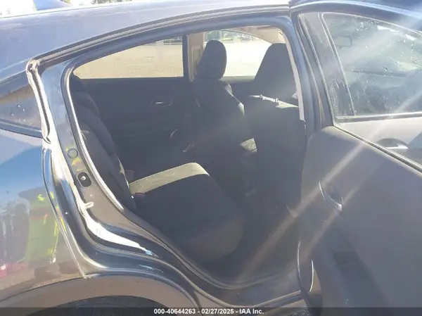 3CZRU6H59JG727658 2018 HONDA HR-V - Image 8