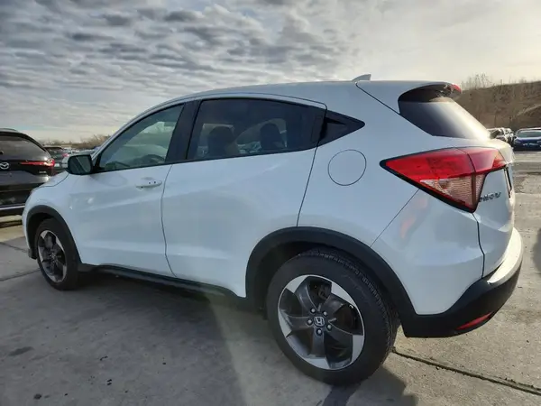 3CZRU6H59JM700123 2018 HONDA HR-V - Image 2