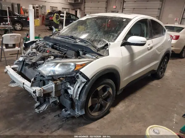 3CZRU6H59JM718492 2018 HONDA HR-V - Image 2