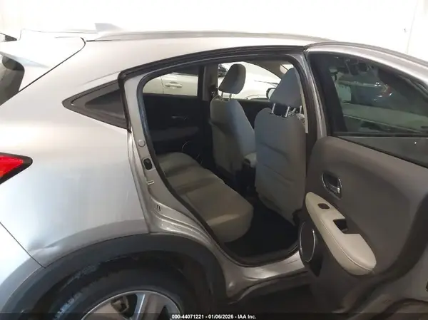 3CZRU6H59LM735070 2020 HONDA HR-V - Image 8