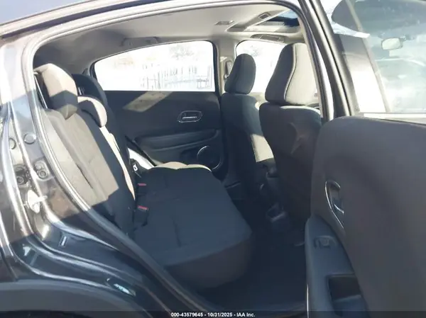 3CZRU6H5XJG718015 2018 HONDA HR-V - Image 8