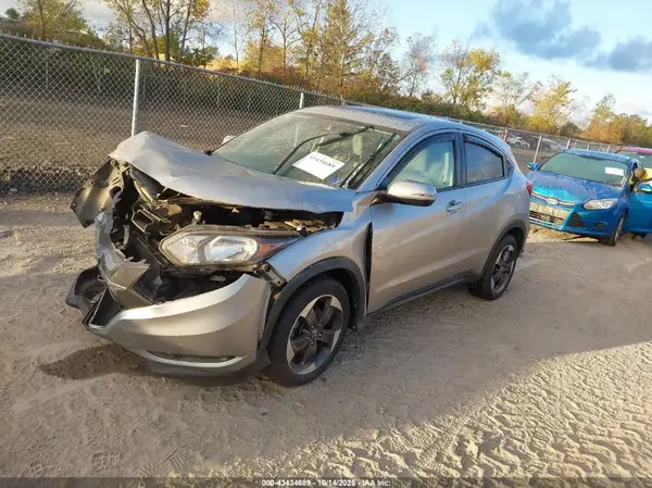 3CZRU6H5XJG725434 2018 HONDA HR-V - Image 2