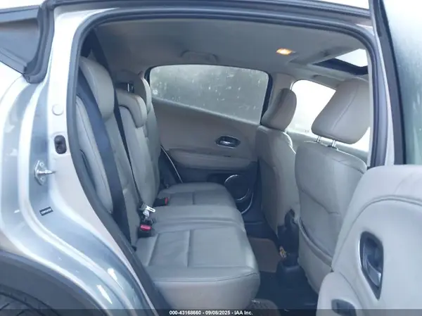 3CZRU6H70JM725588 2018 HONDA HR-V - Image 8