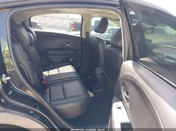 3CZRU6H71JM704913 2018 HONDA HR-V - Image 8