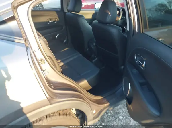 3CZRU6H72GM737637 2016 HONDA HR-V - Image 8