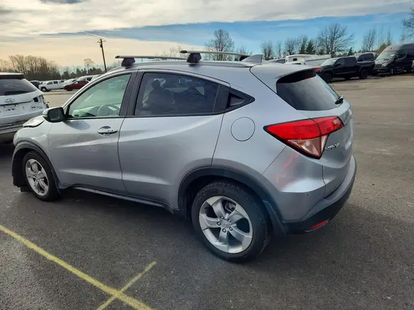 3CZRU6H72HM713842 2017 HONDA HR-V - Image 2