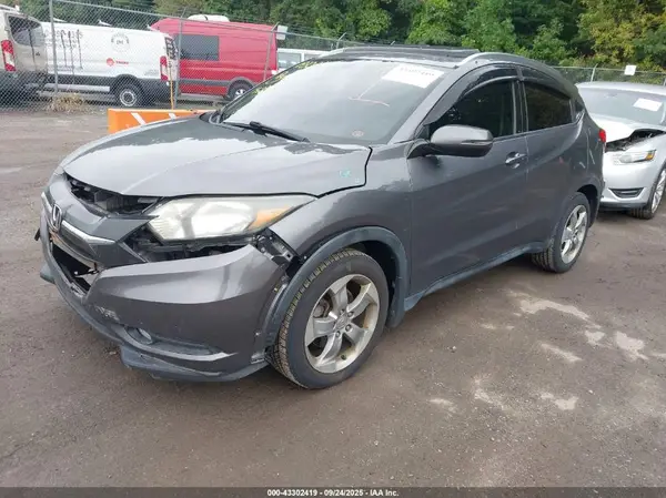 3CZRU6H73HM705782 2017 HONDA HR-V - Image 2