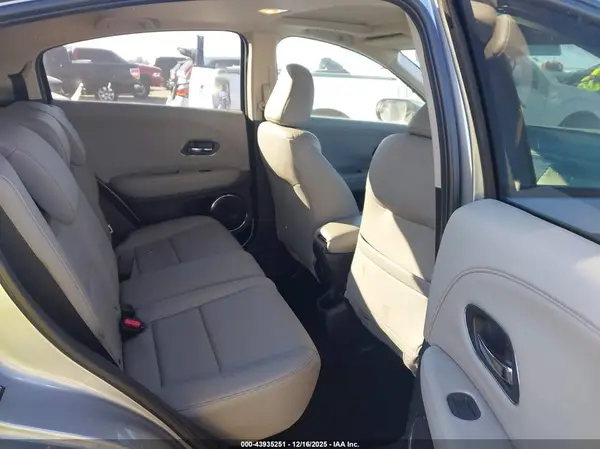 3CZRU6H73JM704119 2018 HONDA HR-V - Image 8