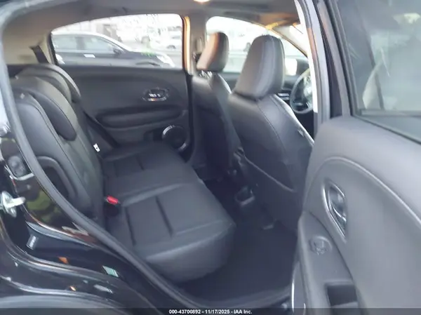 3CZRU6H74KM733324 2019 HONDA HR-V - Image 8