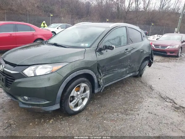 3CZRU6H75HM700356 2017 HONDA HR-V - Image 2