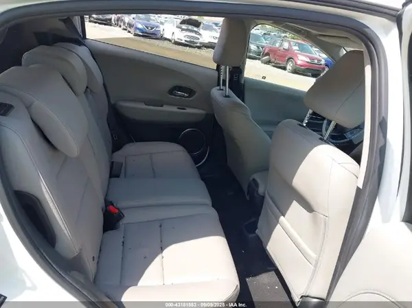 3CZRU6H75HM727976 2017 HONDA HR-V - Image 8