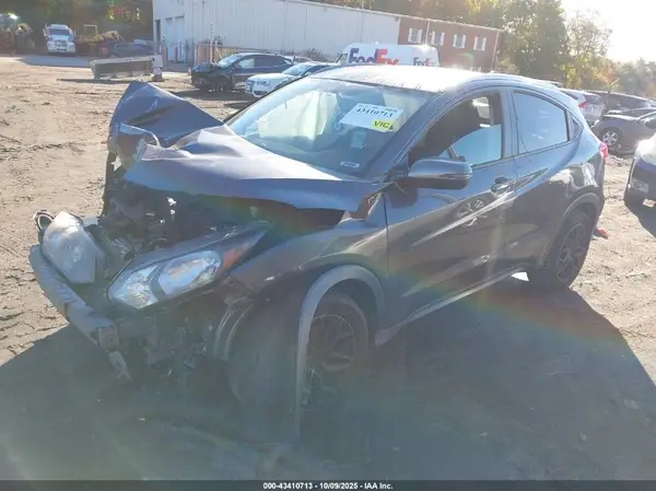 3CZRU6H75HM732899 2017 HONDA HR-V - Image 2