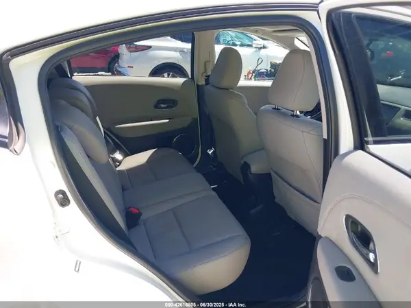 3CZRU6H75JM724727 2018 HONDA HR-V - Image 8