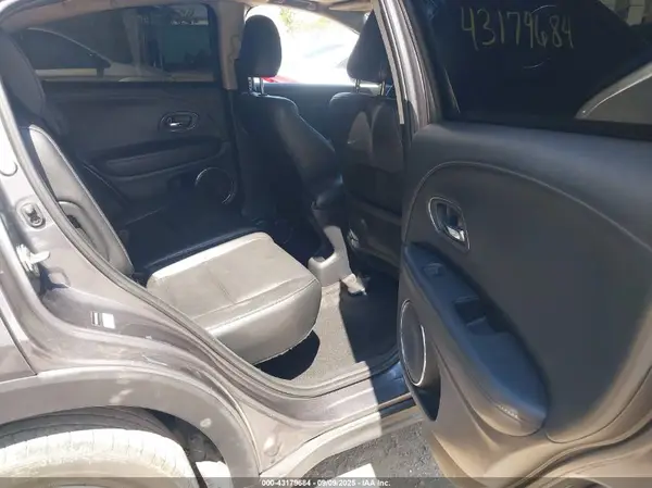 3CZRU6H76HM702973 2017 HONDA HR-V - Image 8