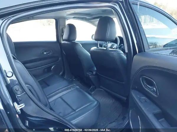 3CZRU6H76JM715955 2018 HONDA HR-V - Image 8