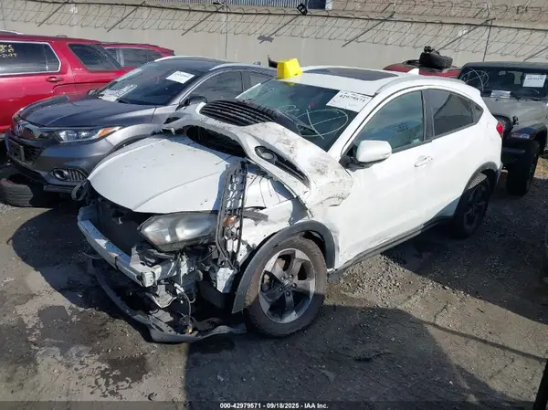 3CZRU6H76JM716717 2018 HONDA HR-V - Image 2