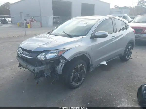 3CZRU6H76JM727586 2018 HONDA HR-V - Image 2