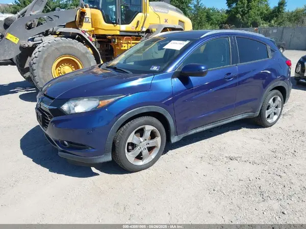 3CZRU6H77HM717353 2017 HONDA HR-V - Image 2