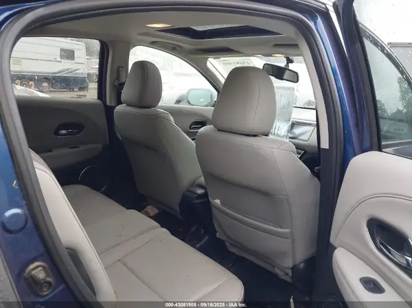 3CZRU6H77HM717353 2017 HONDA HR-V - Image 8