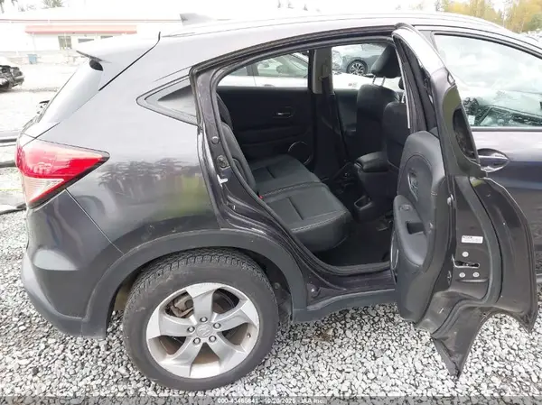 3CZRU6H77HM728370 2017 HONDA HR-V - Image 8