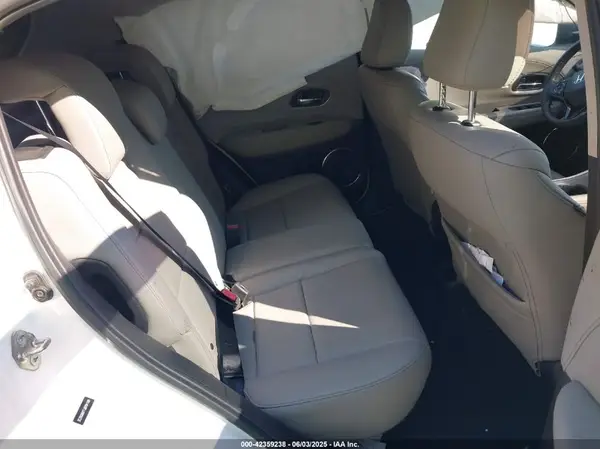 3CZRU6H77JM704186 2018 HONDA HR-V - Image 8