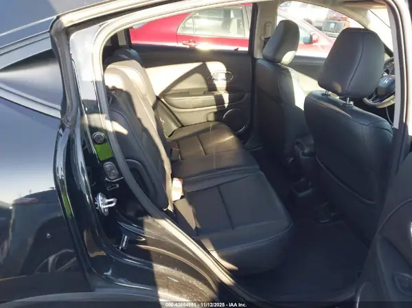 3CZRU6H77JM709596 2018 HONDA HR-V - Image 8