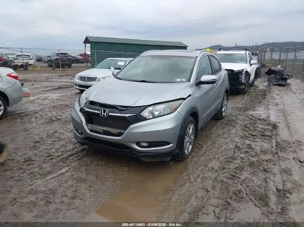 3CZRU6H78HM720519 2017 HONDA HR-V - Image 2