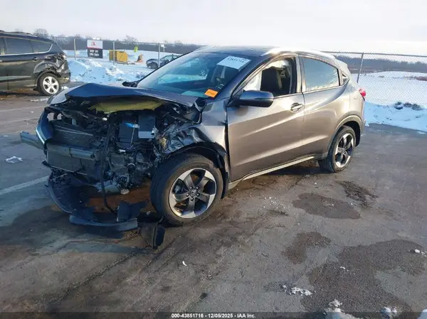 3CZRU6H78JM705976 2018 HONDA HR-V - Image 2